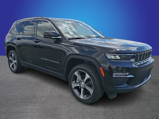 Used 2023 Jeep Grand Cherokee Limited w/ Luxury Tech Group II AWD/4WD image 3