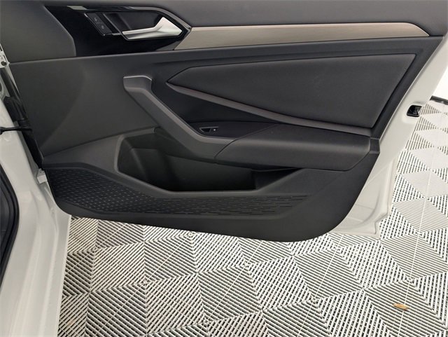 Used 2021 Volkswagen Jetta SEL Premium image 32