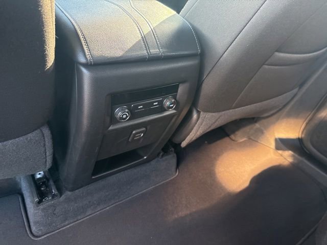 Used 2023 Chevrolet Traverse LT w/ Rear Camera Mirror Package AWD/4WD image 16