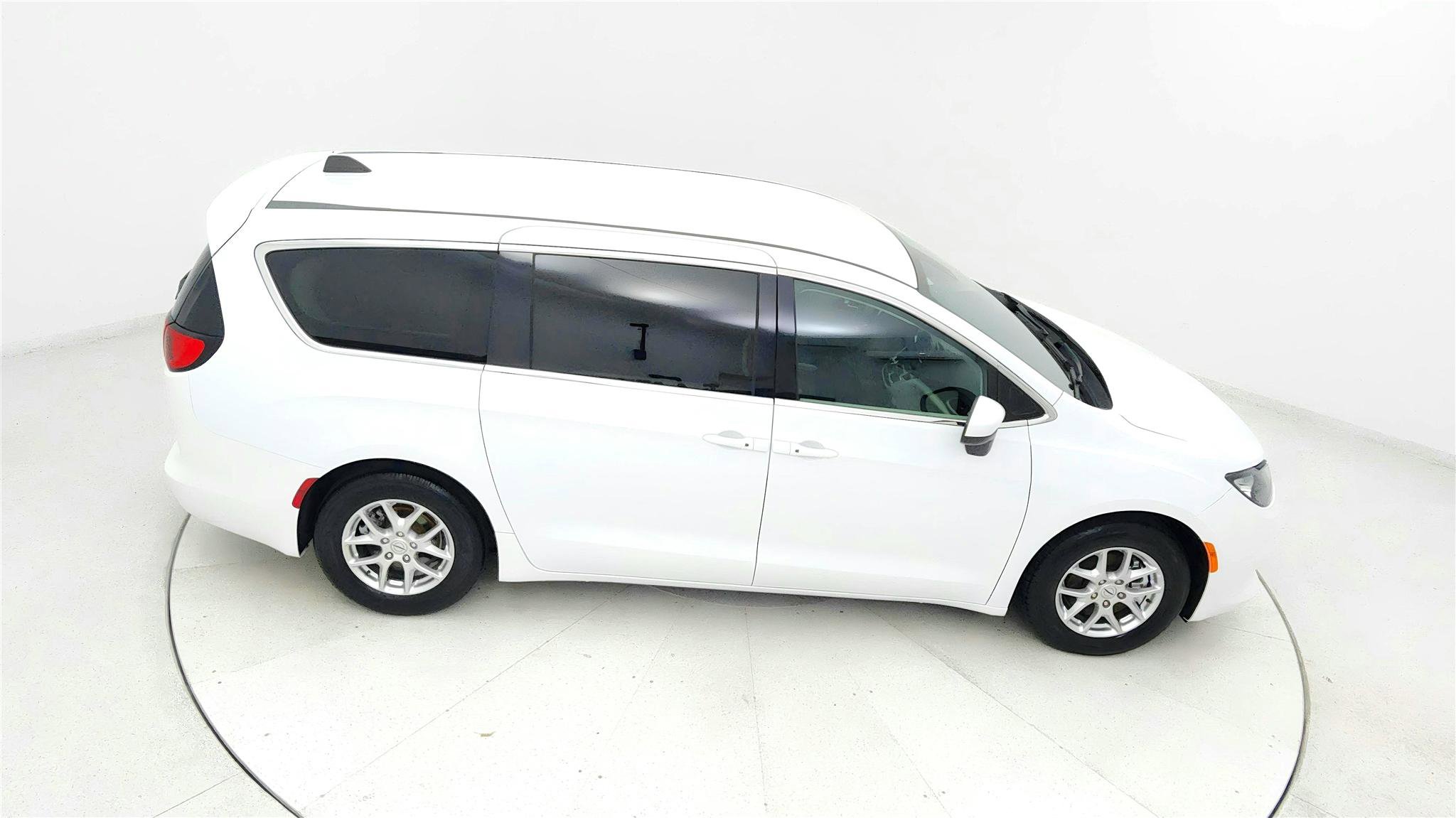 Used 2023 Chrysler Voyager LX FWD image 18