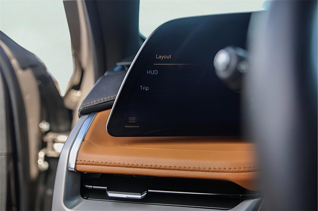 Used 2024 Cadillac XT4 Premium Luxury w/ Active Safety Package image 18