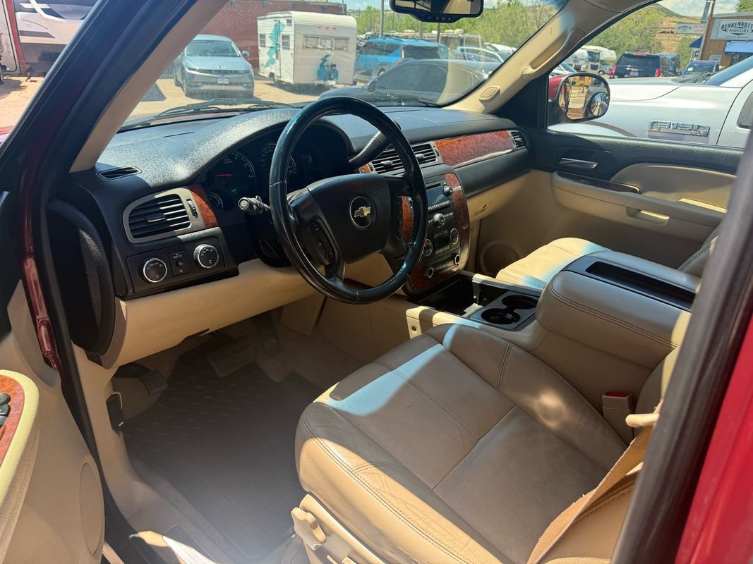 Used 2008 Chevrolet Suburban LT w/ LT Preferred Equipment Group AWD/4WD image 16