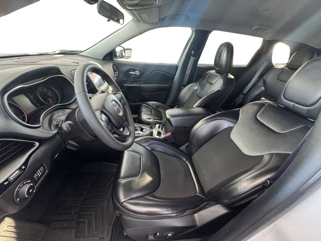 Used 2020 Jeep Cherokee Latitude Plus image 10