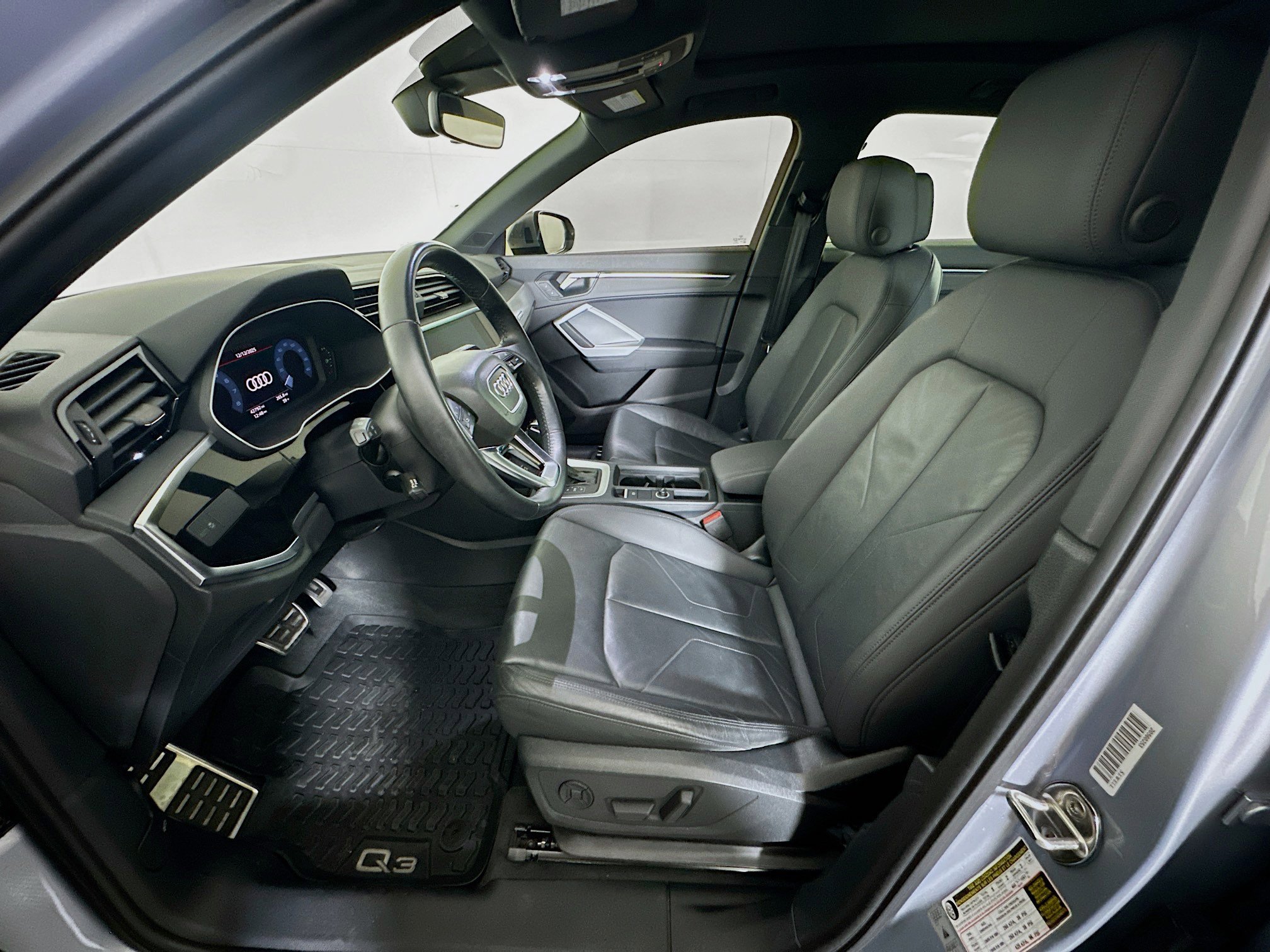 Used 2020 Audi Q3 2.0T Premium w/ Convenience Package image 13