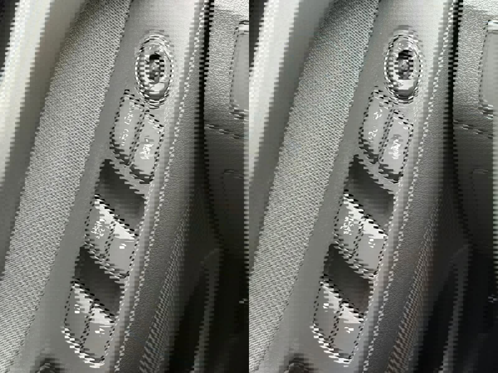 Used 2011 Hyundai Elantra GLS w/ Navigation Pkg 4 image 18