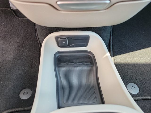 Used 2024 Chrysler Pacifica Touring-L FWD image 22
