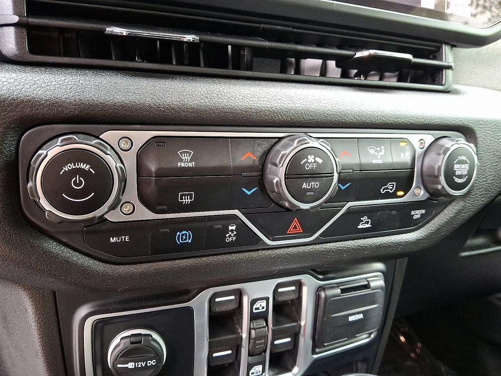 Used 2024 Jeep Wrangler Unlimited AWD/4WD image 15