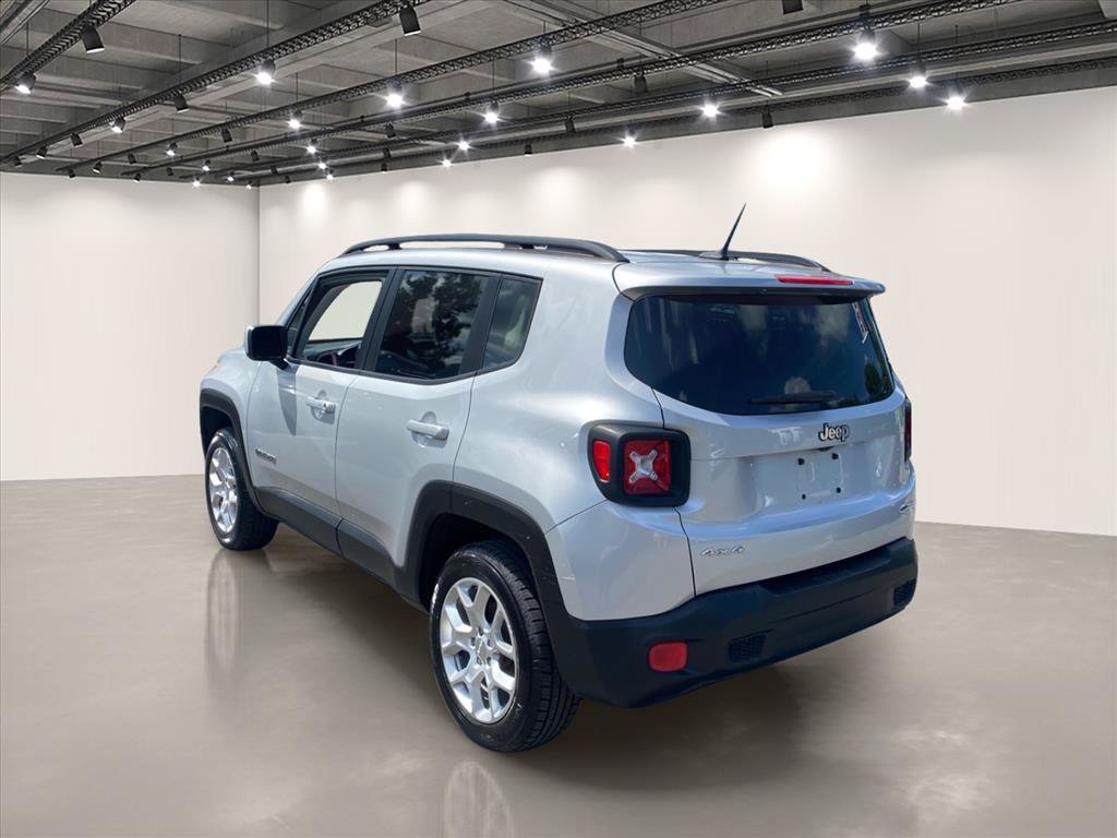 Used 2017 Jeep Renegade Latitude w/ Popular Equipment Group AWD/4WD image 5