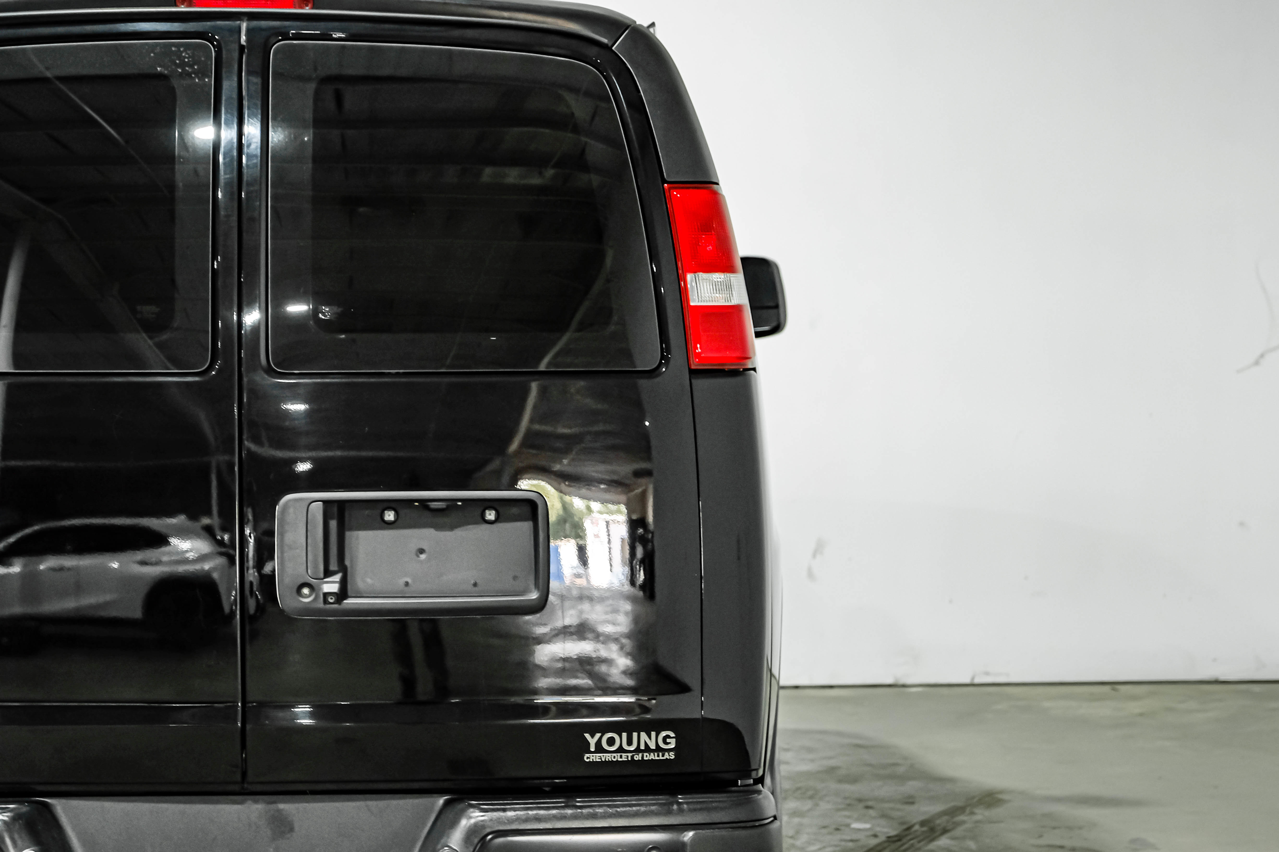 Used 2019 Chevrolet Express 2500 w/ Driver Convenience Package image 26