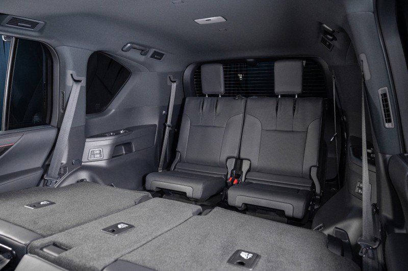 Used 2026 Lexus LX 600 4WD w/ Luxury Package image 30