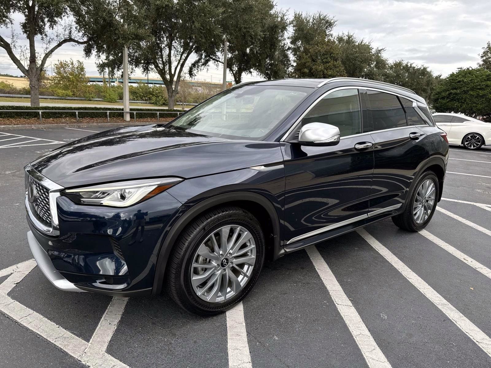 Certified 2025 INFINITI QX50 Luxe w/ Accent Package image 5