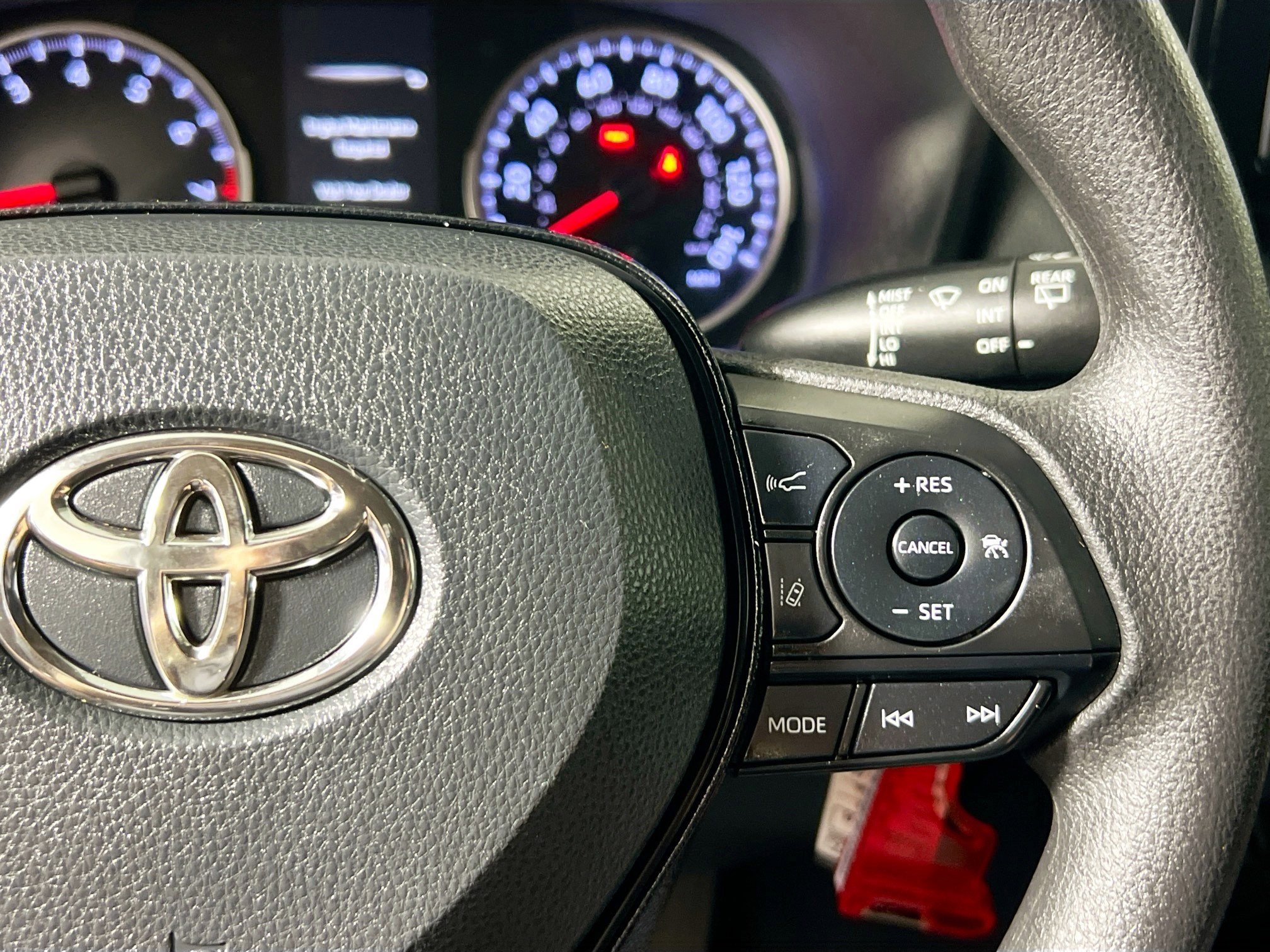 Used 2019 Toyota RAV4 LE FWD image 19