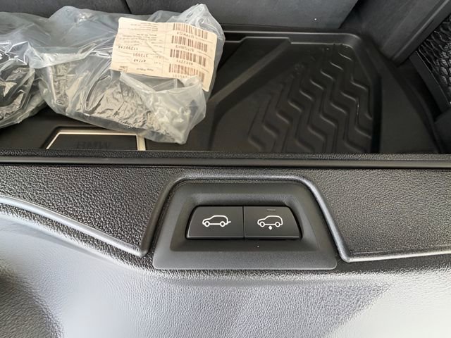 Used 2024 BMW X7 xDrive40i w/ Premium Package image 37
