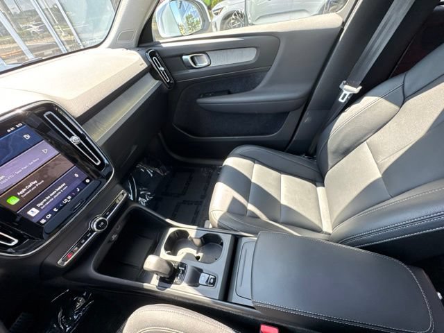 Certified 2025 Volvo XC40 B5 Core AWD/4WD image 22