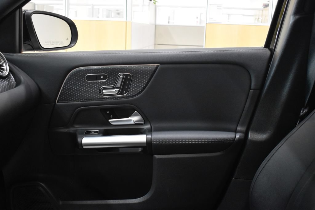 Used 2024 Mercedes-Benz GLA 250 4MATIC image 24