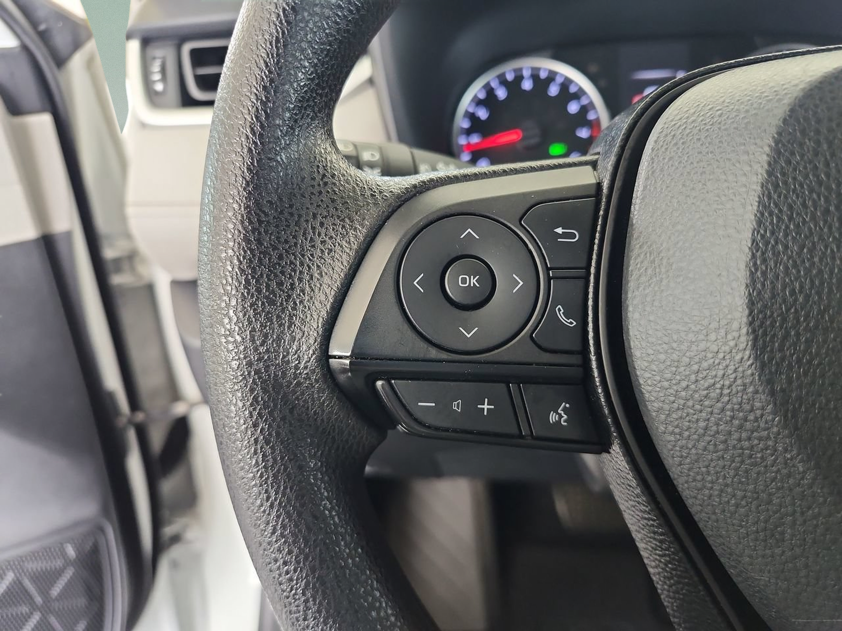 Used 2021 Toyota RAV4 XLE FWD image 12