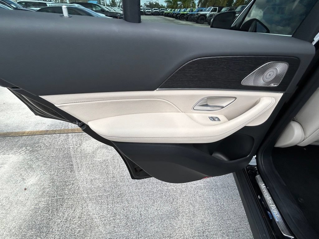 Used 2025 Mercedes-Benz GLE 450e 4MATIC image 35