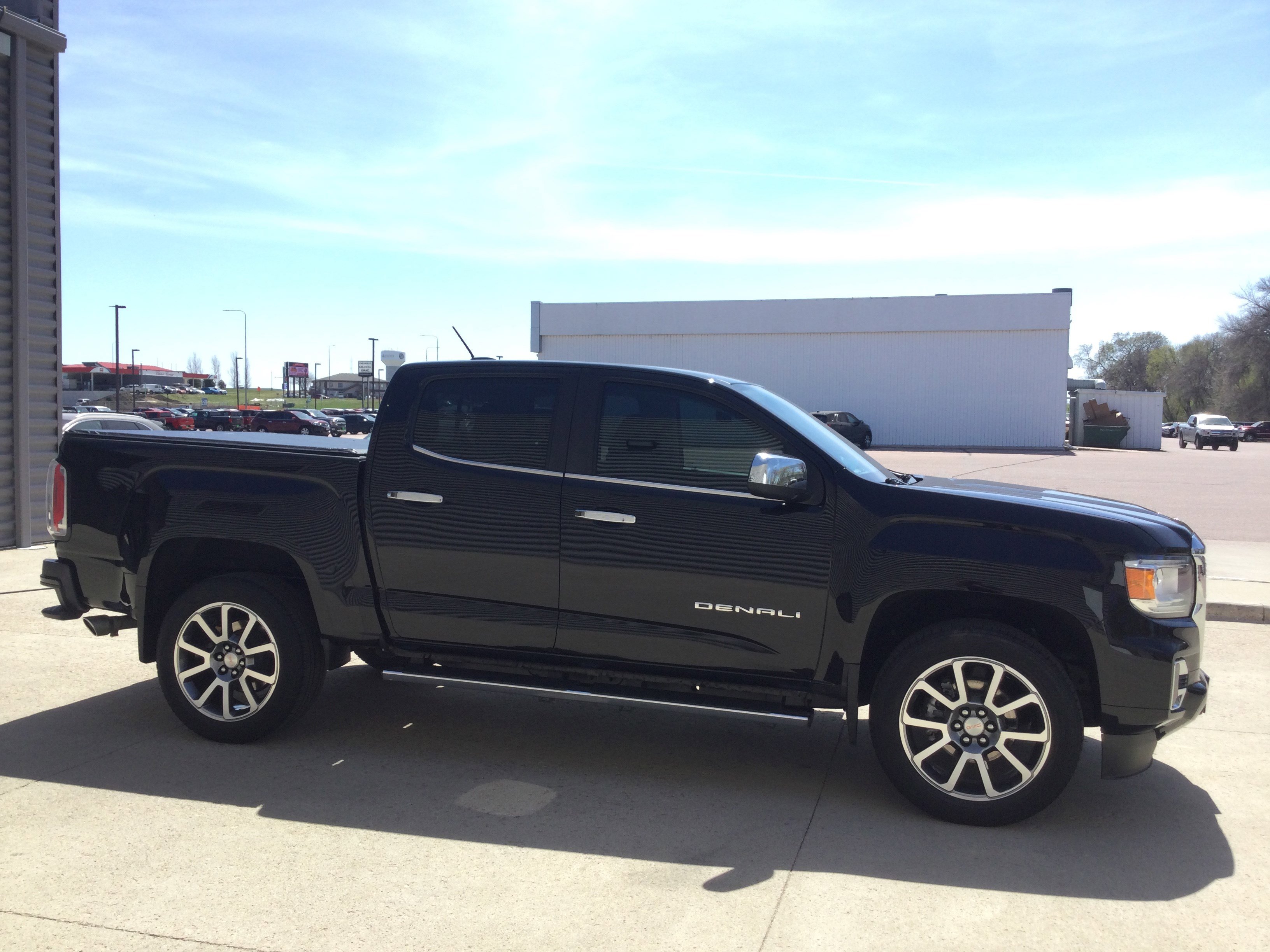 Used 2022 GMC Canyon Denali image 3