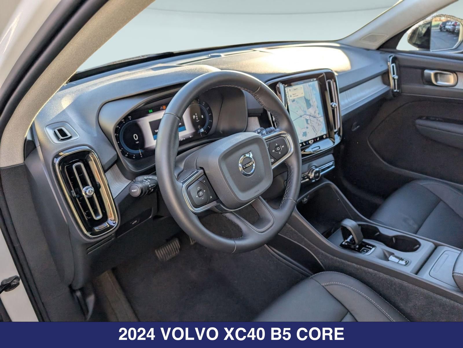 Used 2024 Volvo XC40 B5 Core AWD/4WD image 9
