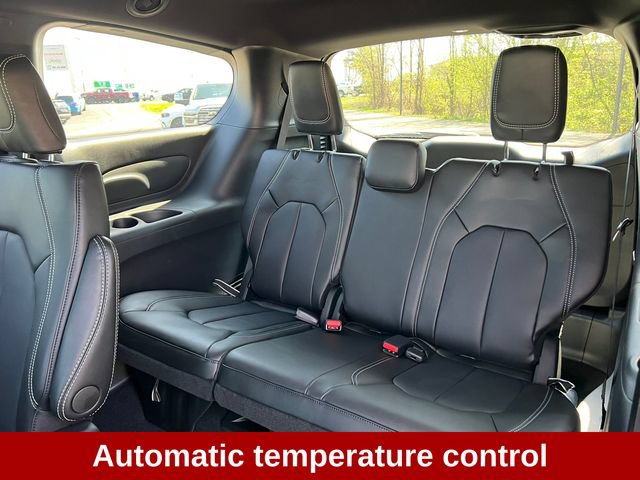 New 2026 Chrysler Pacifica Select FWD image 7