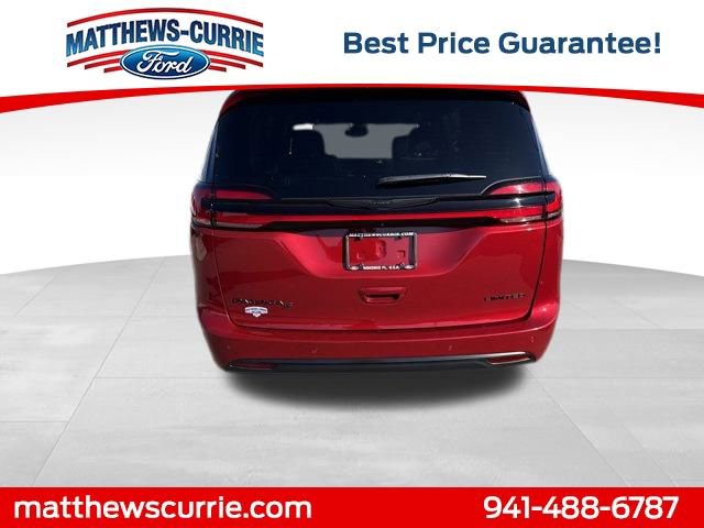 Used 2025 Chrysler Pacifica Limited image 5