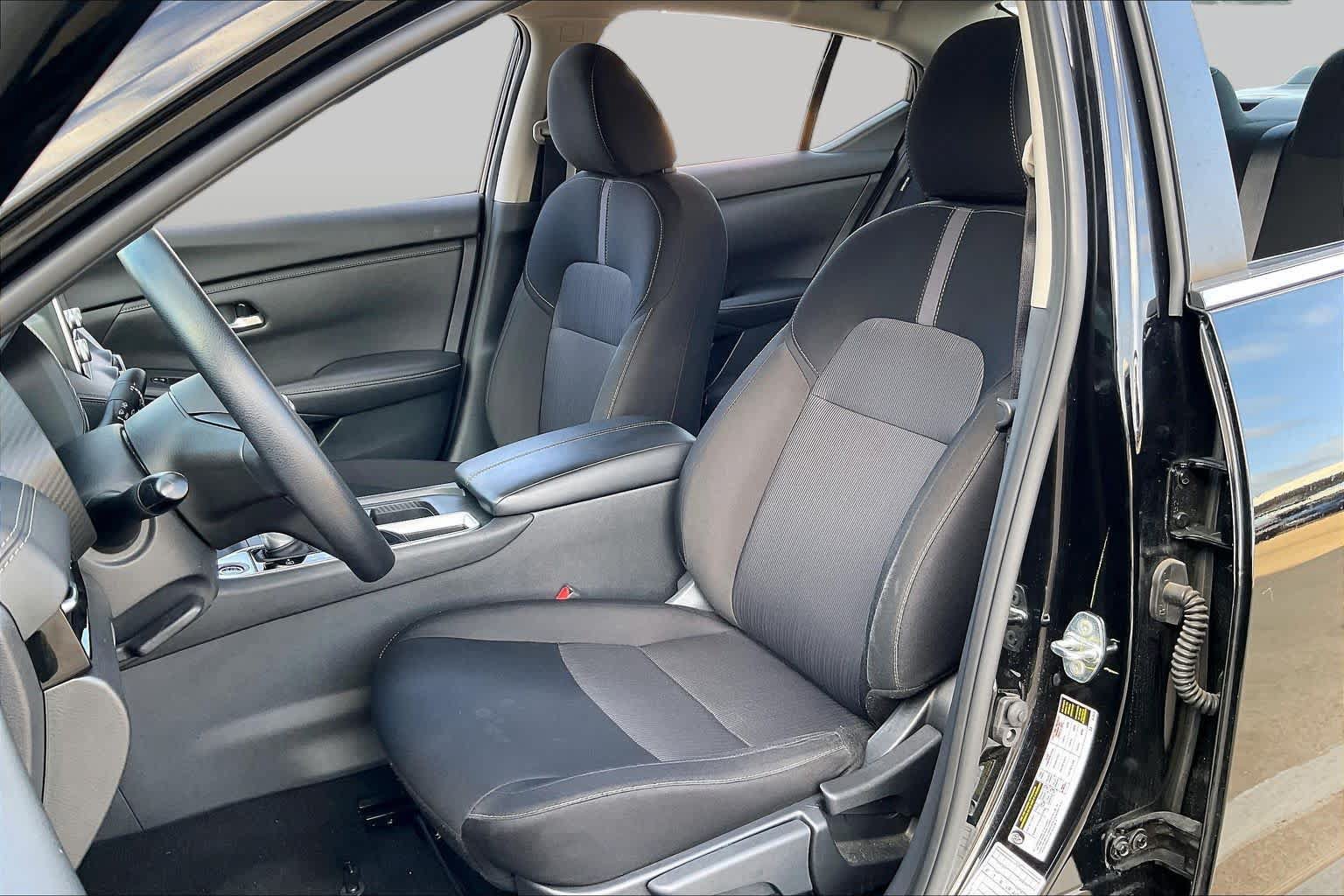 Used 2025 Nissan Sentra SV FWD image 8
