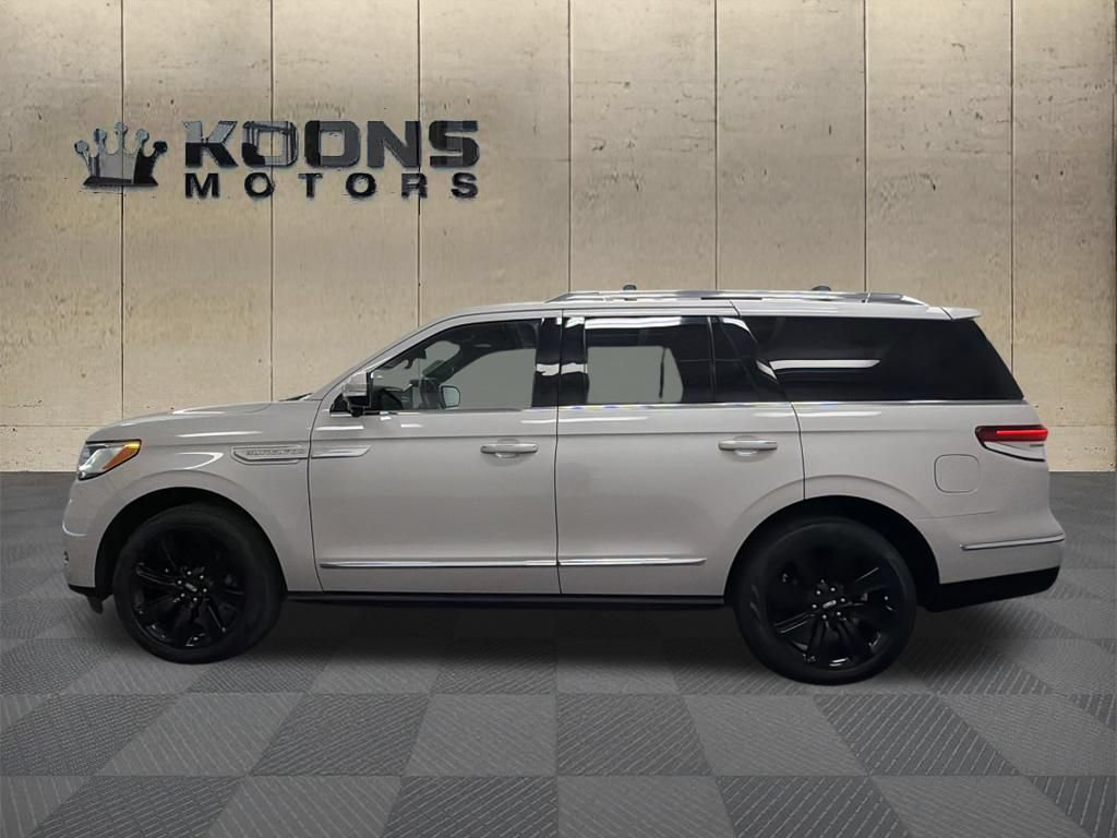 Certified 2023 Lincoln Navigator Reserve AWD/4WD image 4
