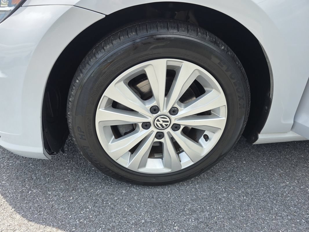 Used 2020 Volkswagen Golf 4-Door FWD image 32