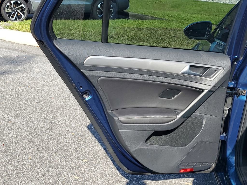 Used 2017 Volkswagen Golf S image 12