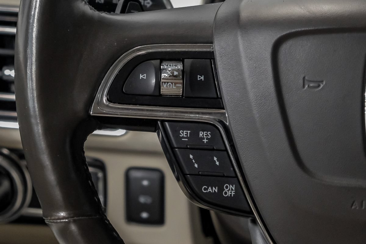 Used 2020 Lincoln Navigator L Reserve w/ Luxury Package RWD image 16