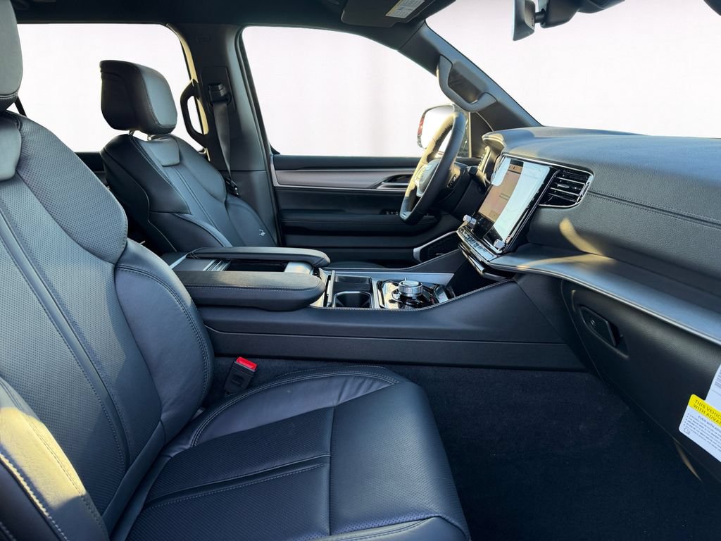 New 2026 Jeep Grand Wagoneer Limited AWD/4WD image 15