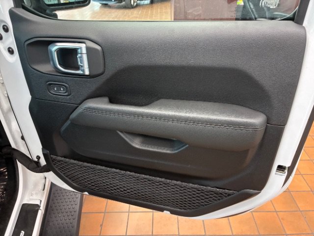 Used 2021 Jeep Wrangler Unlimited Sahara AWD/4WD image 24