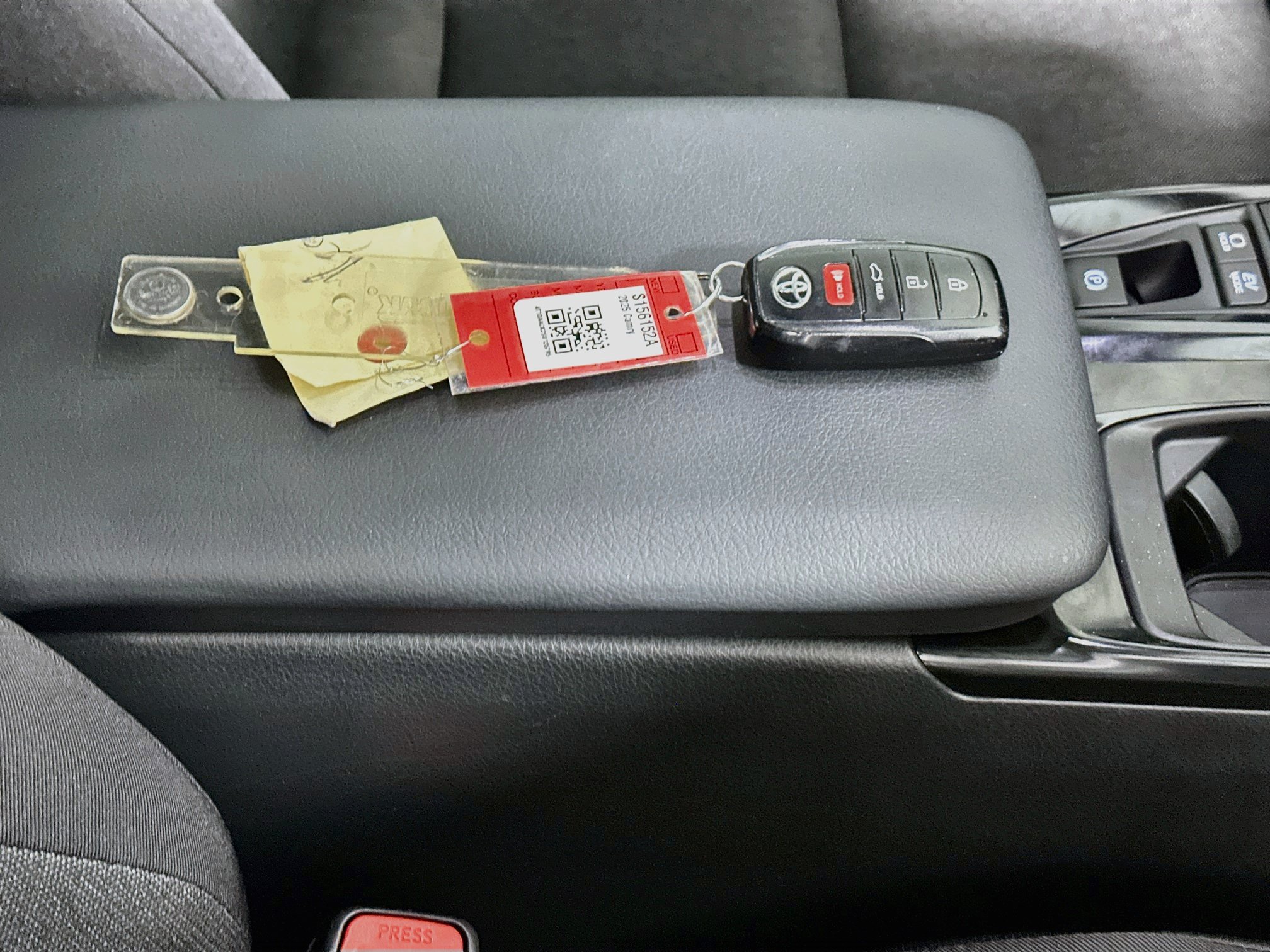 Used 2025 Toyota Camry LE w/ Convenience Package FWD image 33