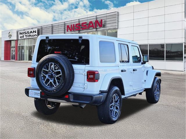 Used 2025 Jeep Wrangler Sahara image 4