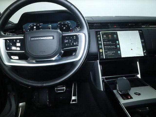 Certified 2025 Land Rover Range Rover SE image 15