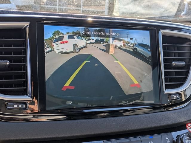 Used 2024 Chrysler Pacifica Touring-L FWD image 22