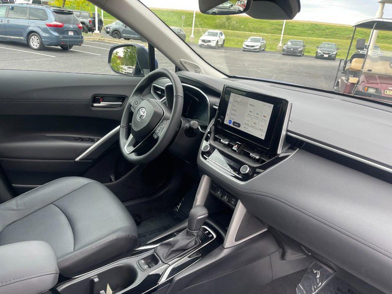 Used 2023 Toyota Corolla Cross XLE w/ Convenience Package AWD/4WD image 10
