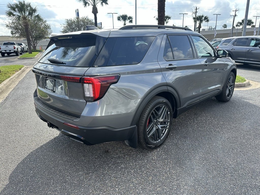 Used 2025 Ford Explorer ST-Line w/ Premium Package image 6
