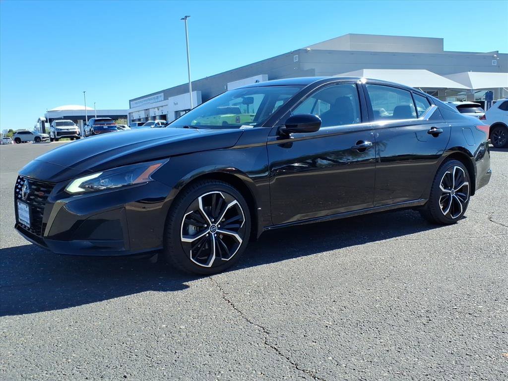 Used 2023 Nissan Altima 2.5 SR image 3