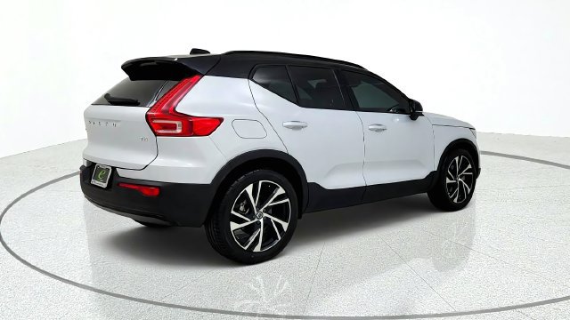 Used 2022 Volvo XC40 T4 R-Design w/ Protection Package Premier FWD image 8