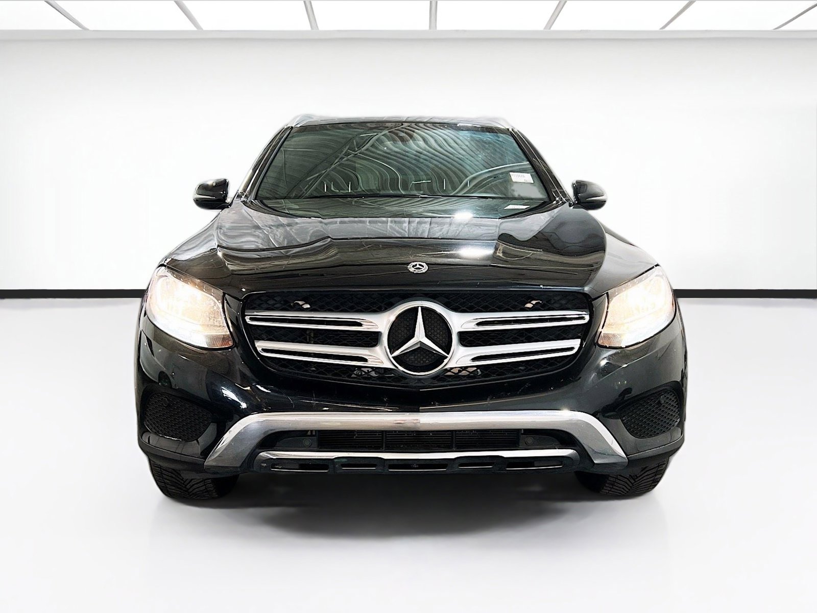 Used 2019 Mercedes-Benz GLC 300 4MATIC image 2
