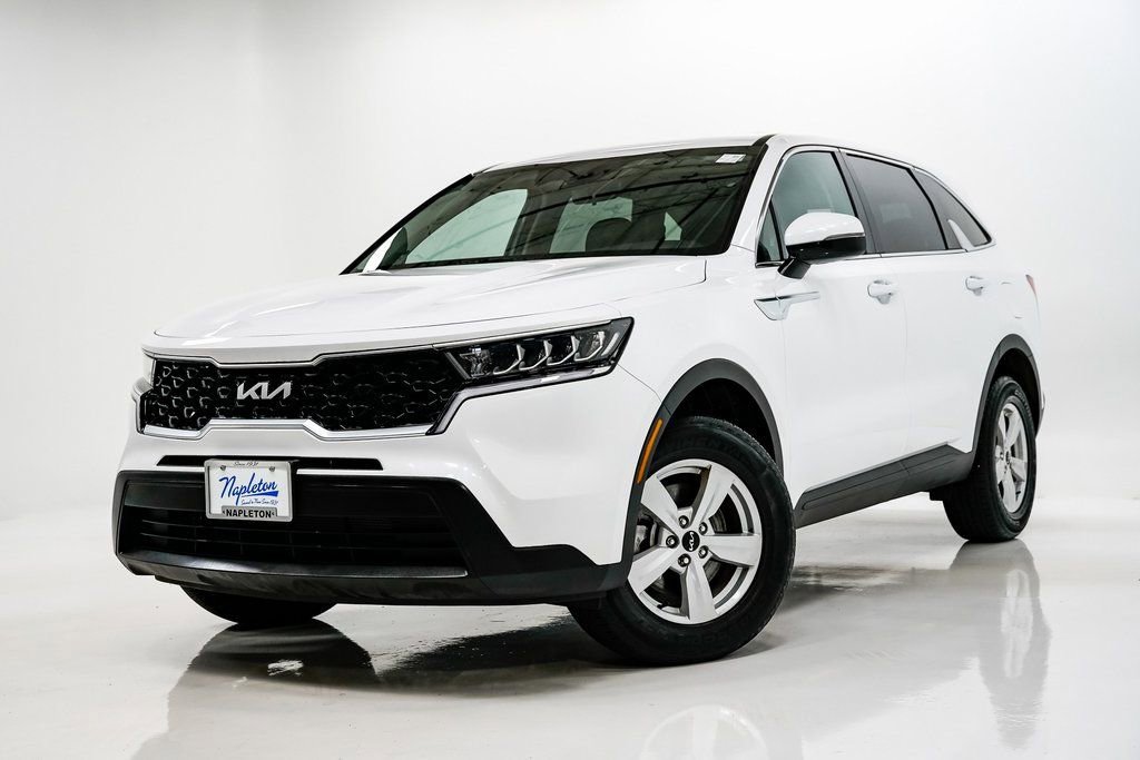 Used 2023 Kia Sorento LX image 1