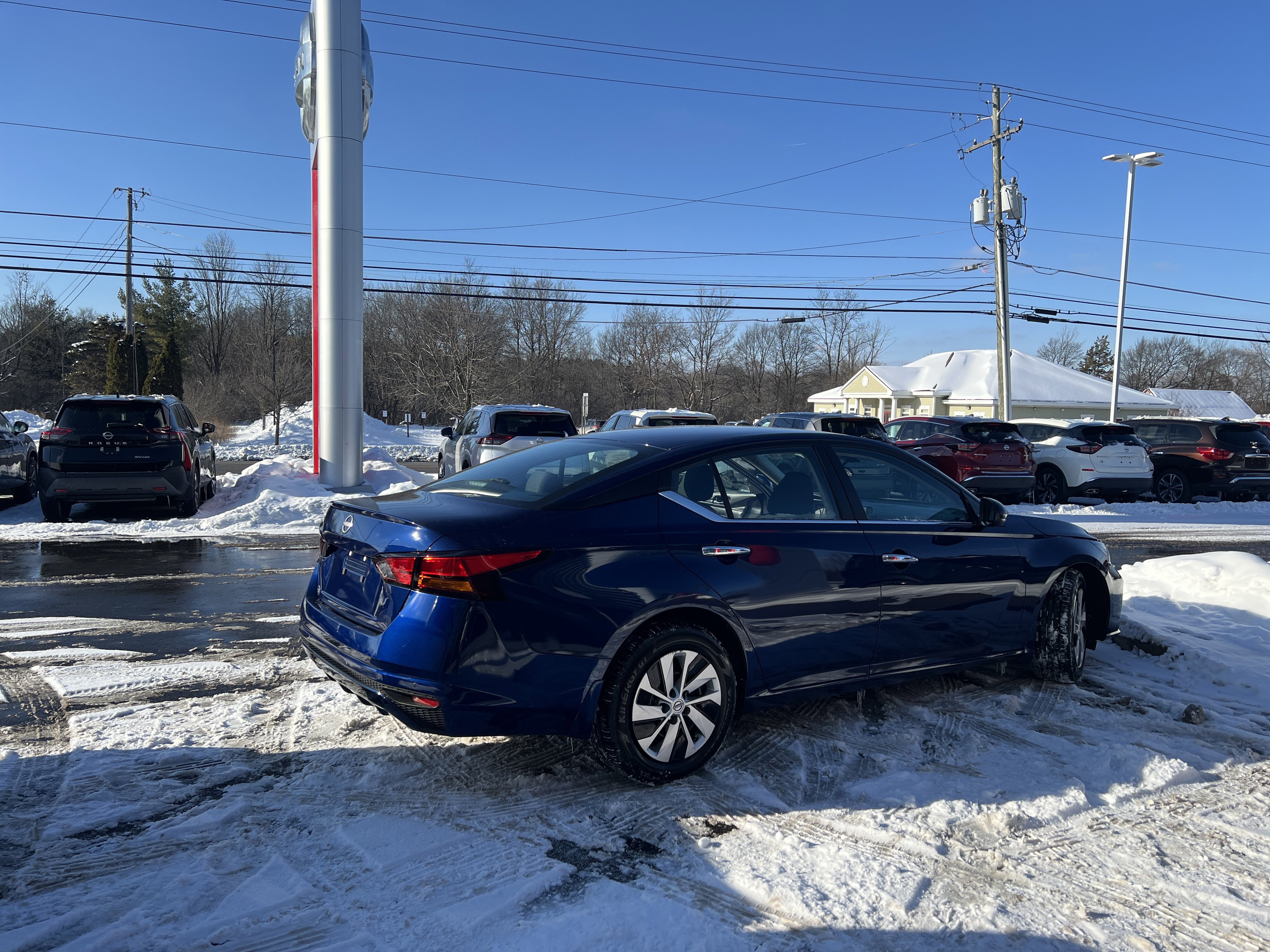 Used 2023 Nissan Altima 2.5 S image 9