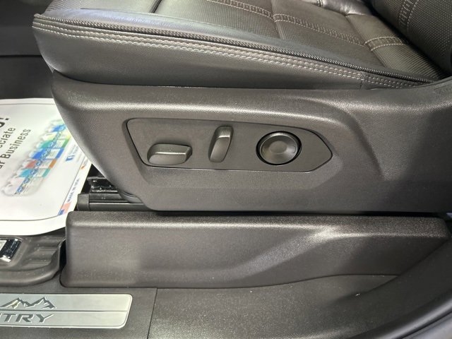 Used 2025 Chevrolet Silverado 1500 High Country w/ Technology Package image 13