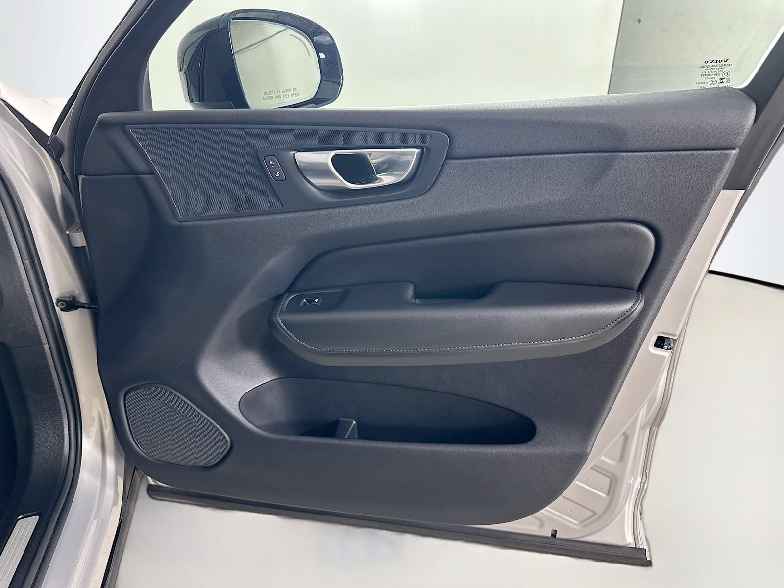 Used 2025 Volvo XC60 B5 Core AWD/4WD image 43
