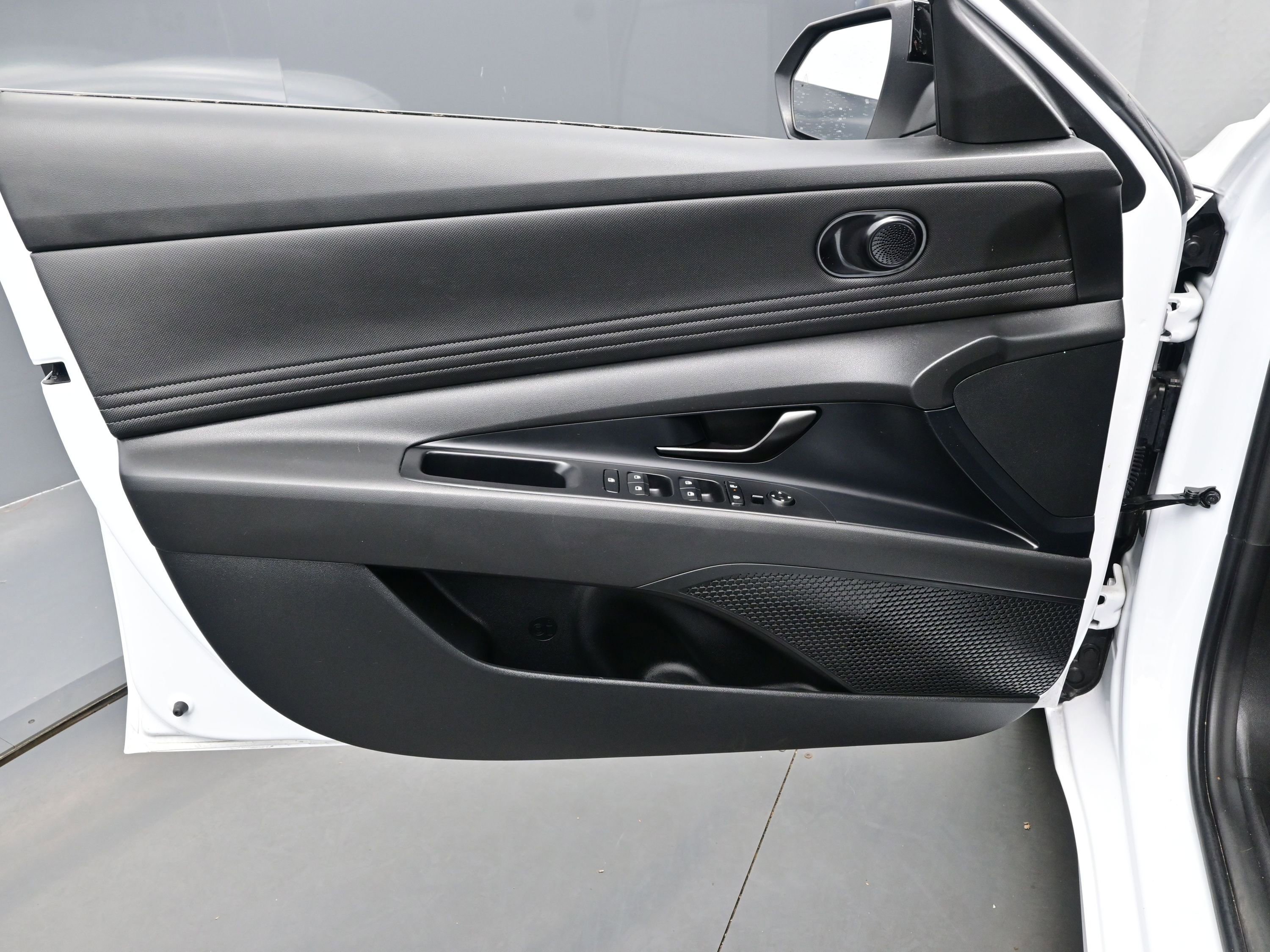 Certified 2025 Hyundai Elantra SEL image 10