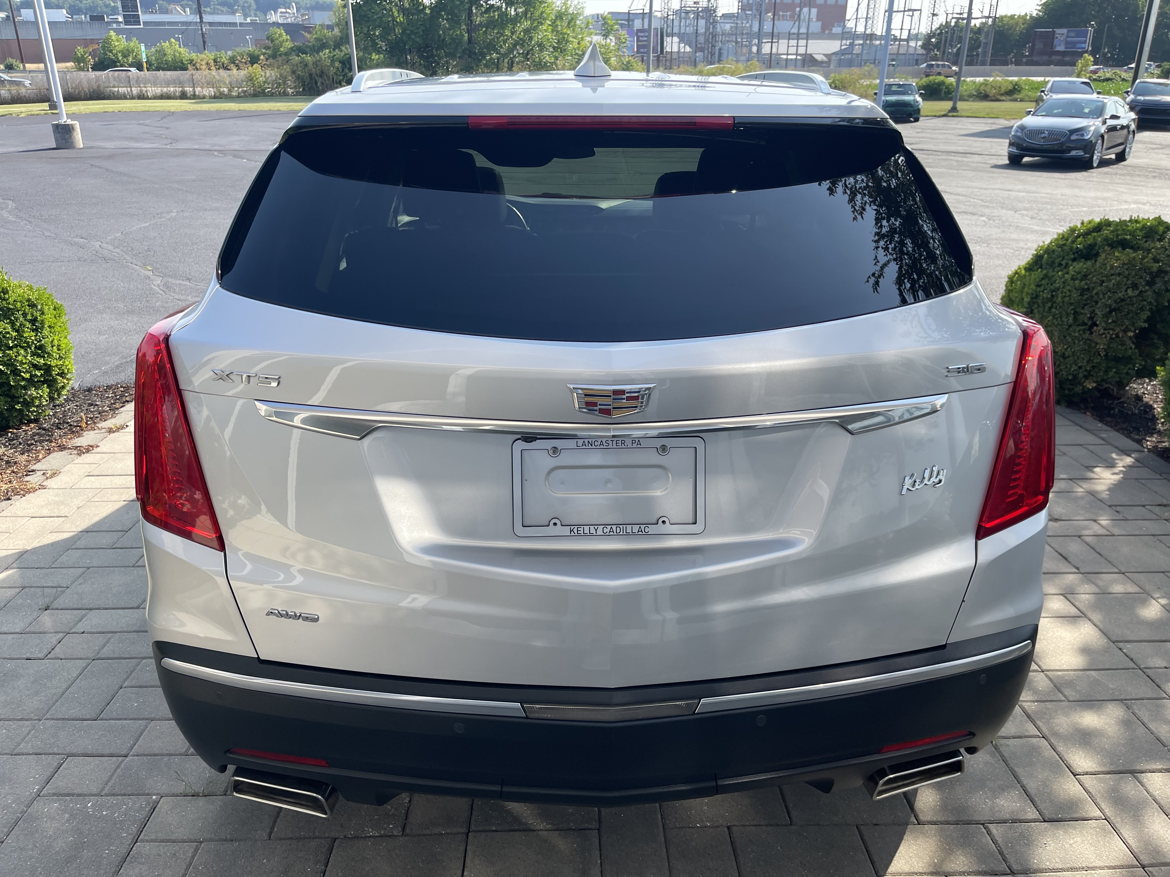 Used 2017 Cadillac XT5 Luxury w/ Driver Awareness Package AWD/4WD image 6