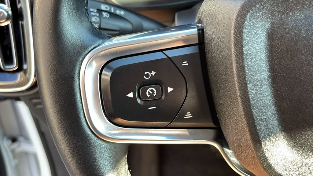 Certified 2025 Volvo XC40 B5 Core w/ Climate Package AWD/4WD image 17