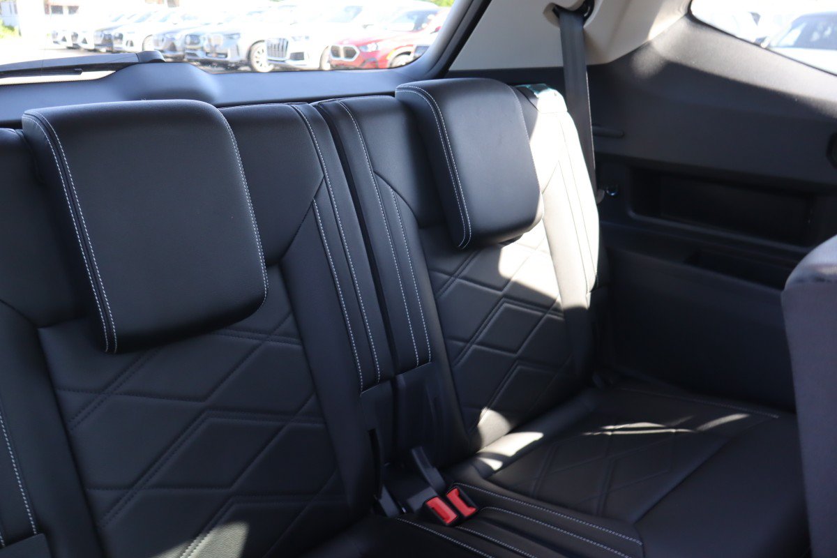 Used 2025 Volkswagen Atlas SE w/ Panoramic Sunroof Package AWD/4WD image 15