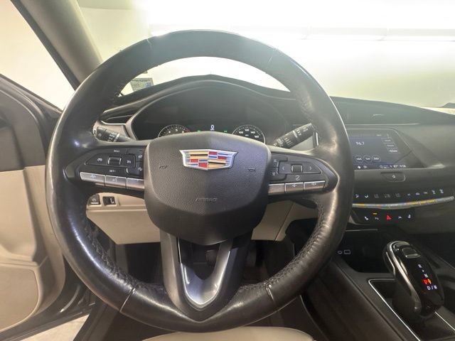 Used 2021 Cadillac XT4 Luxury w/ Cold Weather Package FWD image 18